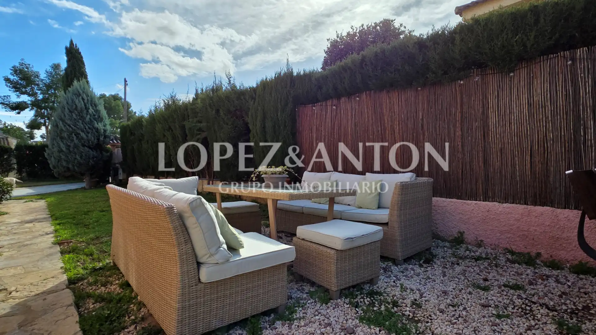 Terraza de Casa o chalet en venta en L'Eliana con Calefacción, Jardín privado y Parquet