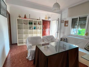 Pis amb balcó en venda a Sur