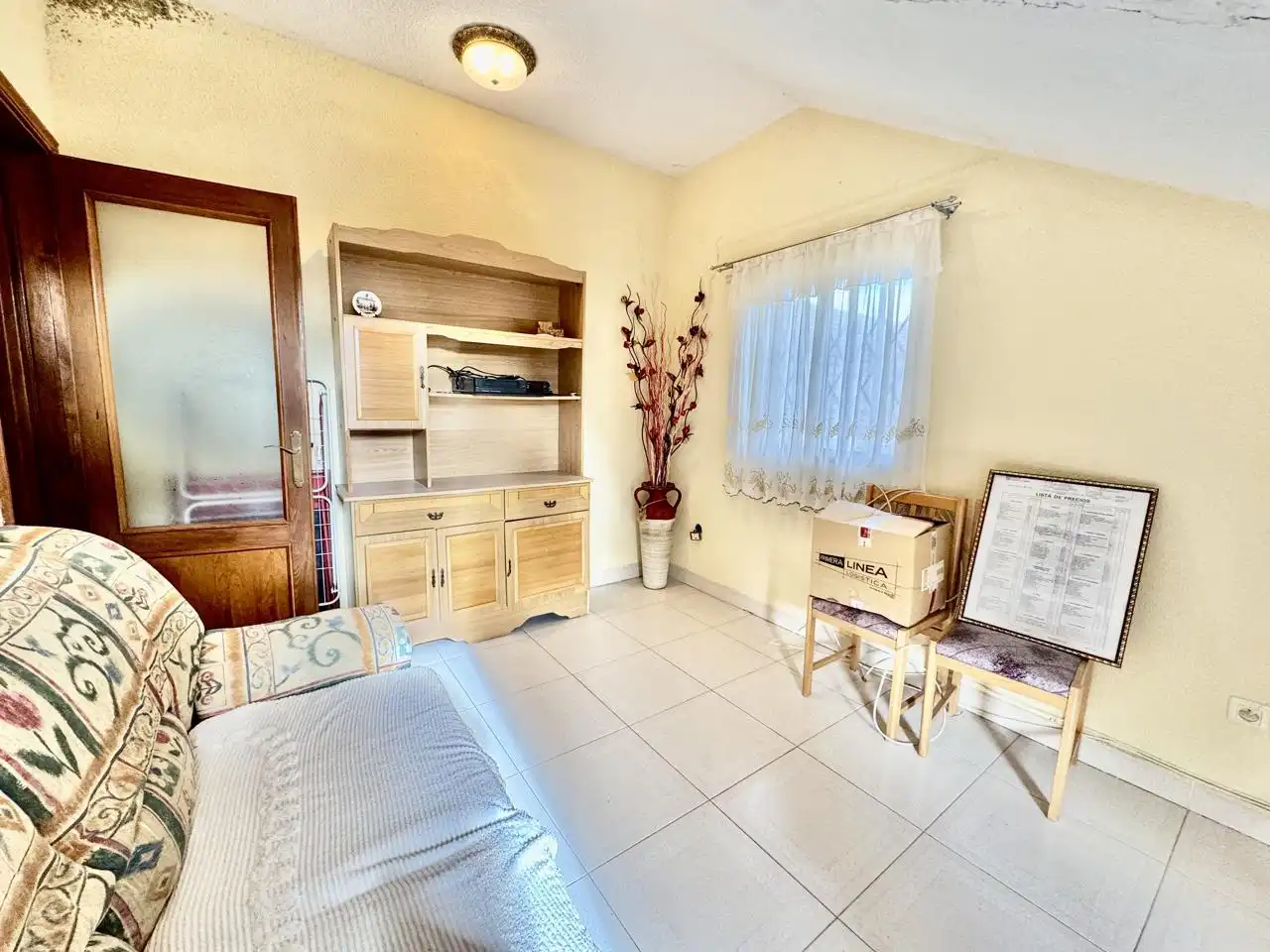 Habitación de Local en venta en Maello con Aire acondicionado