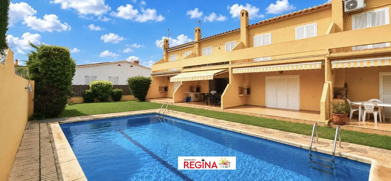 Vista exterior de Casa adosada en venta en L'Escala con Aire acondicionado, Terraza y Amueblado