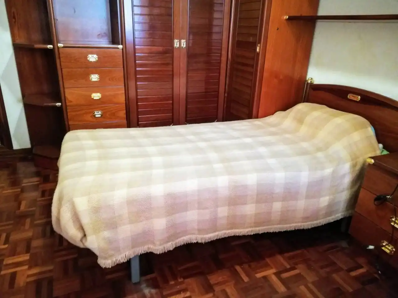 Bedroom of Flat for rent in Burgos  with Heating, Parquet flooring and Furnished