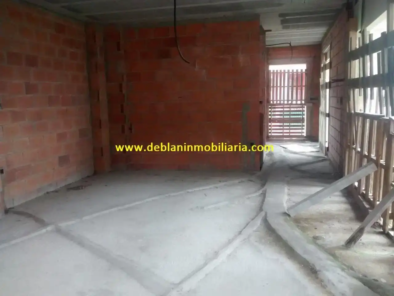 Aparcament de Casa adosada en venda en Moaña amb Terrassa i Balcó