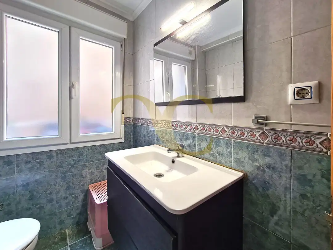 Badezimmer von Wohnung zum Verkauf in Gijón  mit Heizung und Möbliert