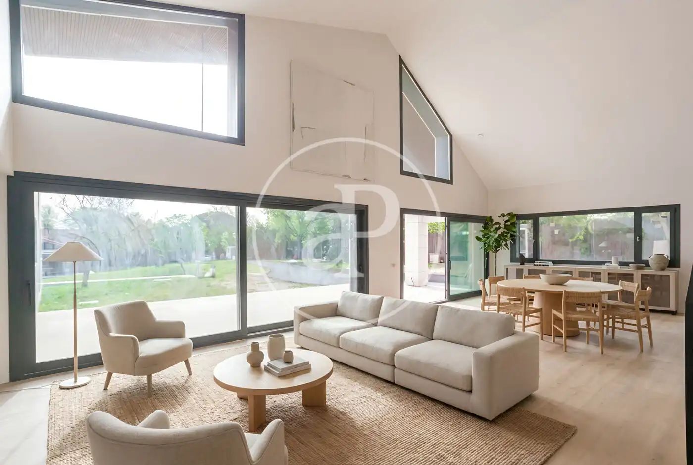 Sala de estar de Casa o chalet en venta en Pozuelo de Alarcón con Aire acondicionado, Calefacción y Jardín privado