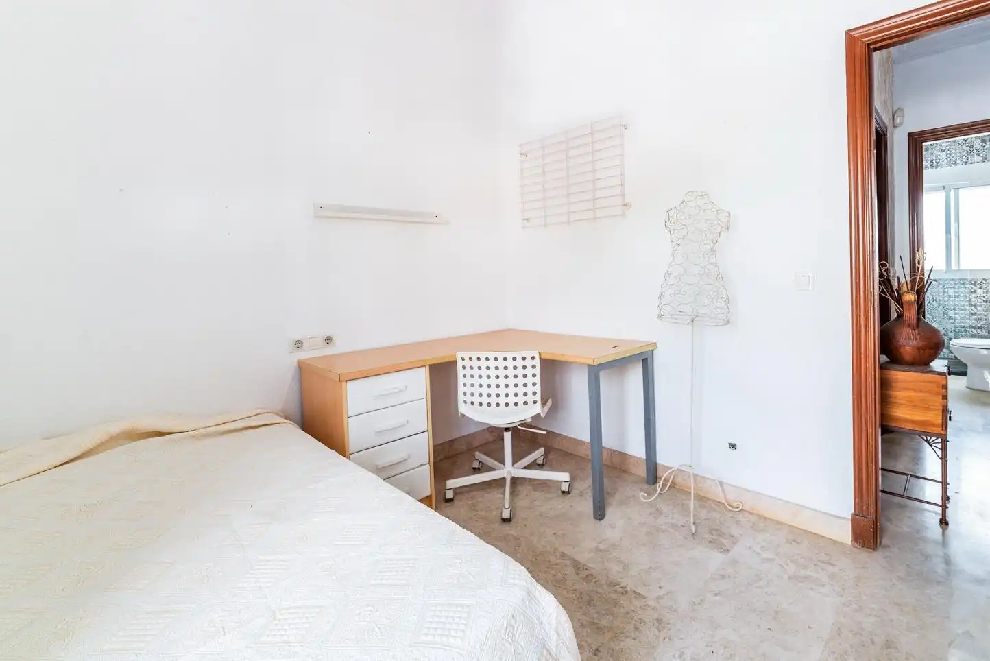 Dormitori de Casa o xalet en venda en Montequinto amb Aire condicionat, Jardí privat i Piscina
