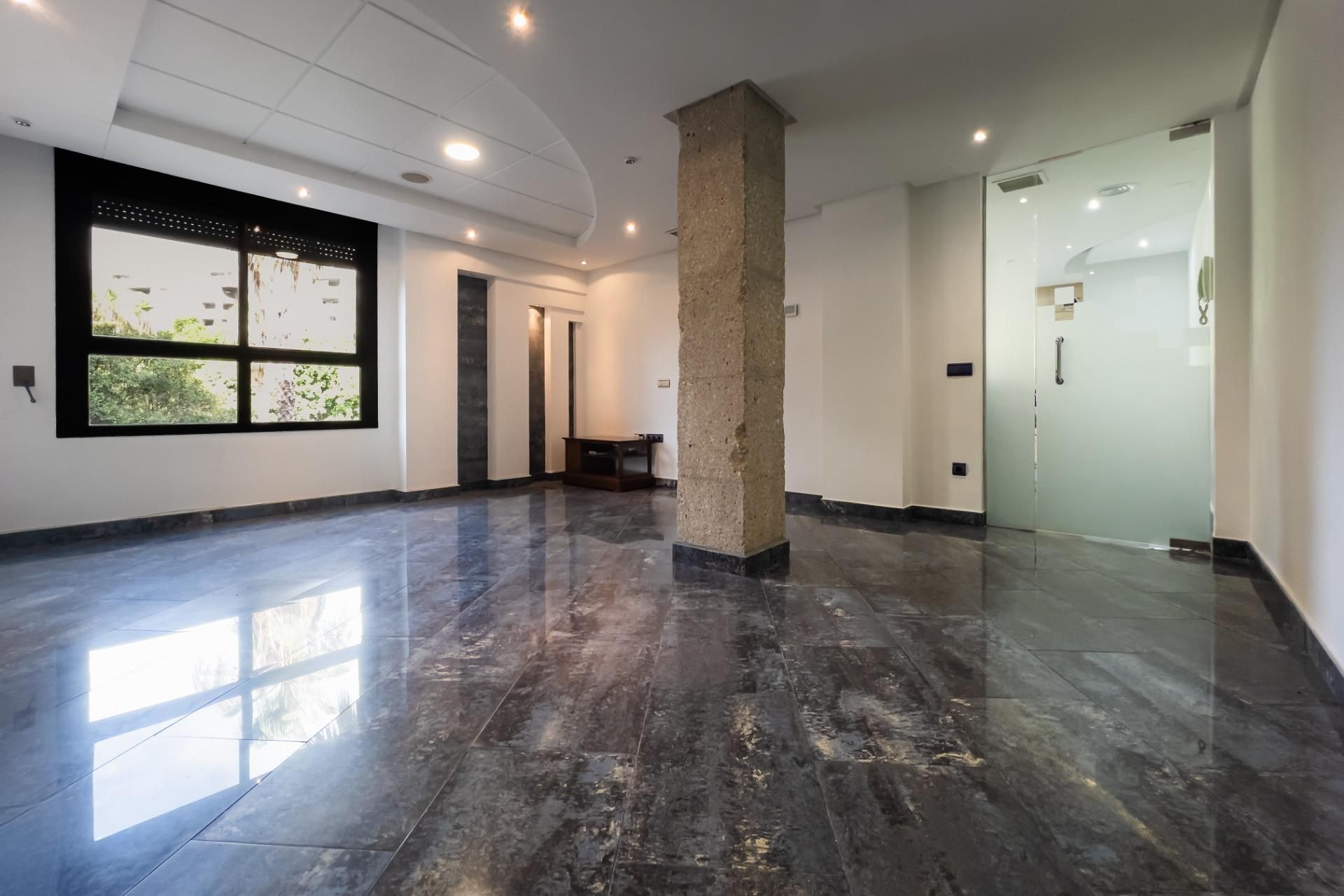 Flat to rent in  Valencia Capital  with Air Conditioner and Balcony