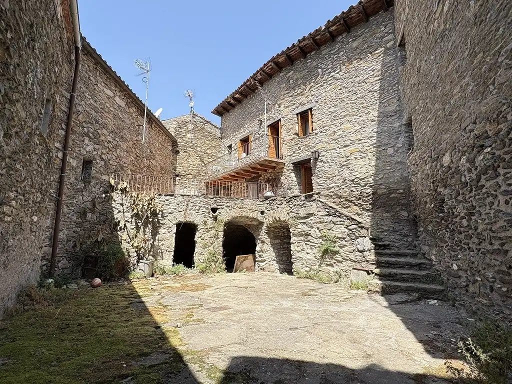 Casa rustica con terrazza in vendita a Camprodon