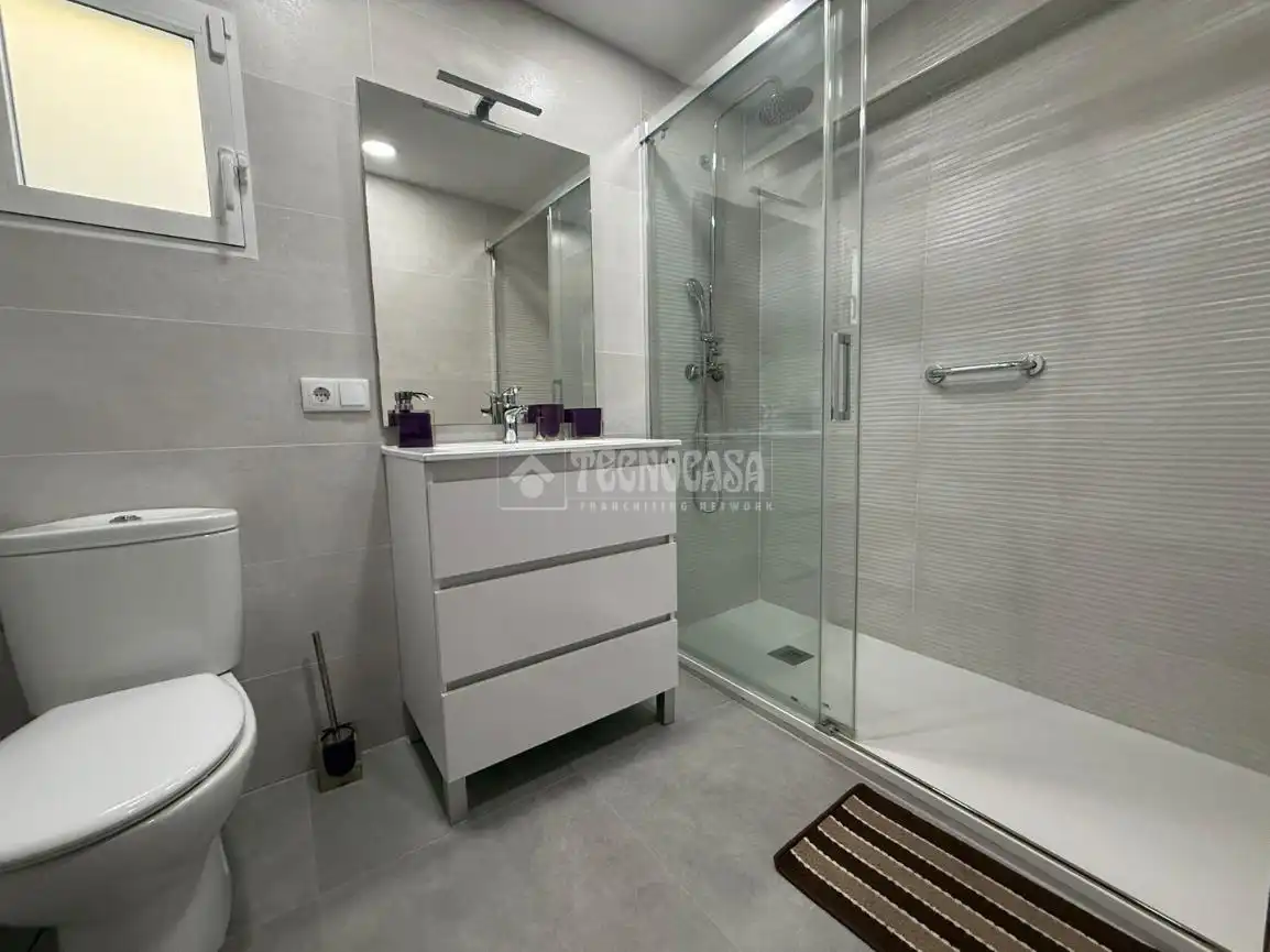Bathroom of Flat for sale in Valencia  with Air Conditioner
