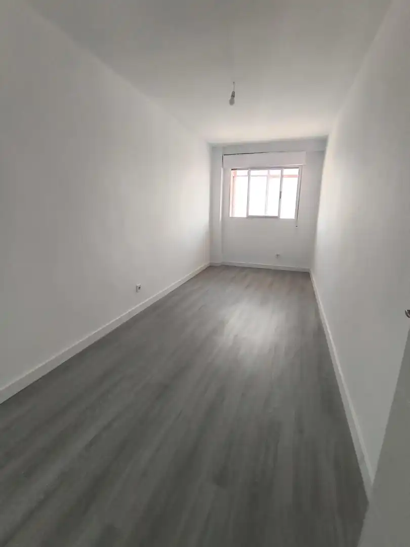 Habitación de Piso en venta en Fuenlabrada con Terraza y Alarma