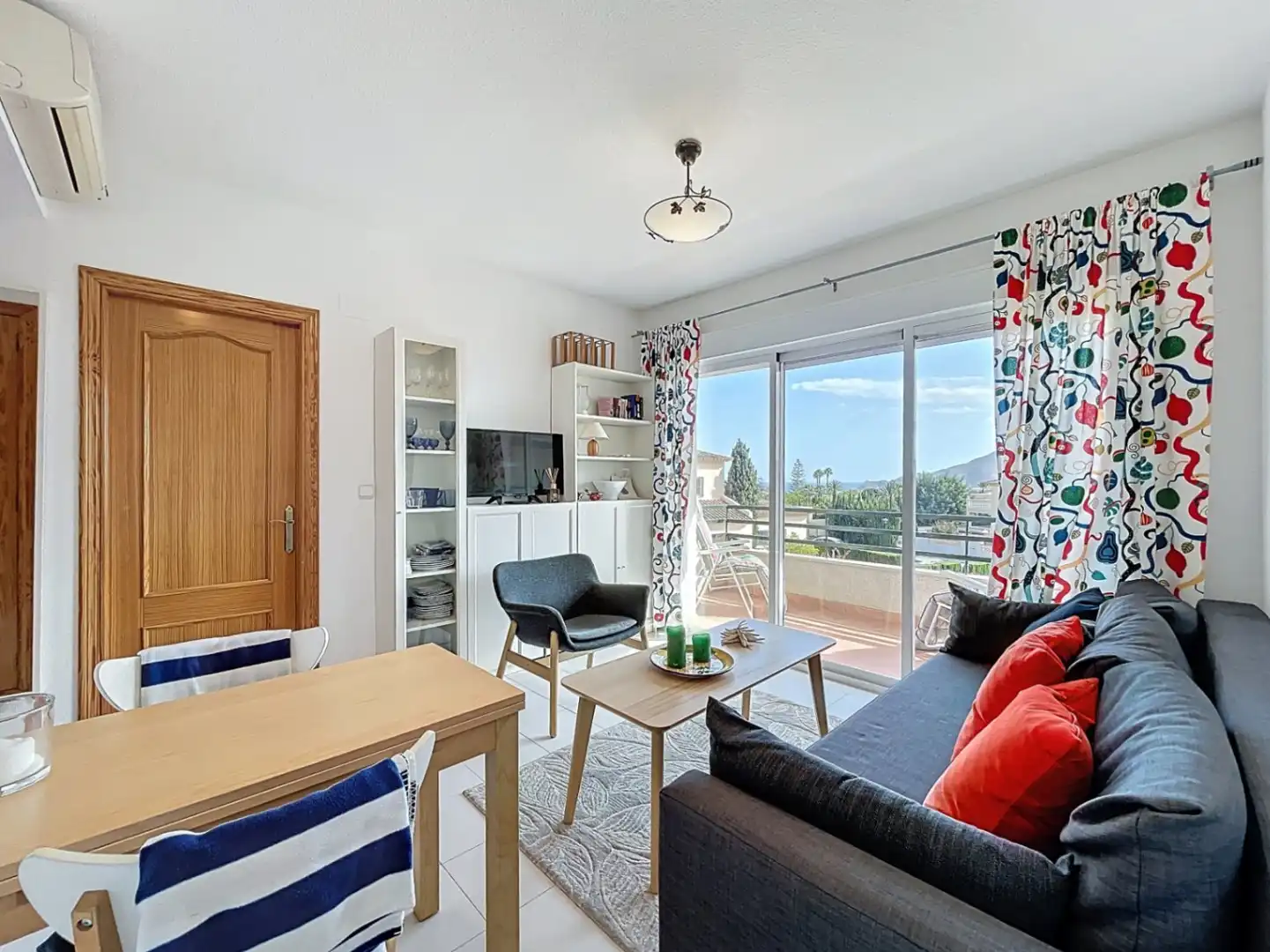 Wohnzimmer von Wohnung zur Miete in La Nucia mit Klimaanlage, Privatgarten und Schwimmbad