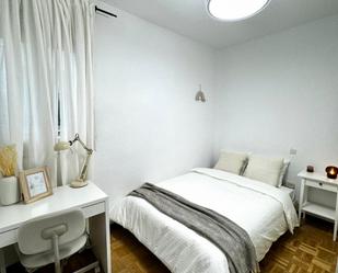 Dormitori de Apartament per a compartir en  Madrid Capital amb Calefacció, Moblat i Forn