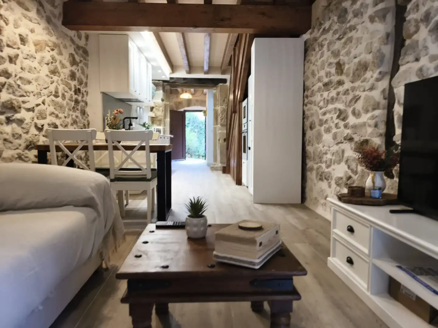 Sala d'estar de Casa adosada de lloguer en Riotuerto amb Calefacció, Jardí privat i Terrassa
