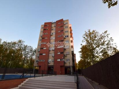 Exterior view of Flat for sale in Fuenlabrada  with Air Conditioner, Heating and Community pool