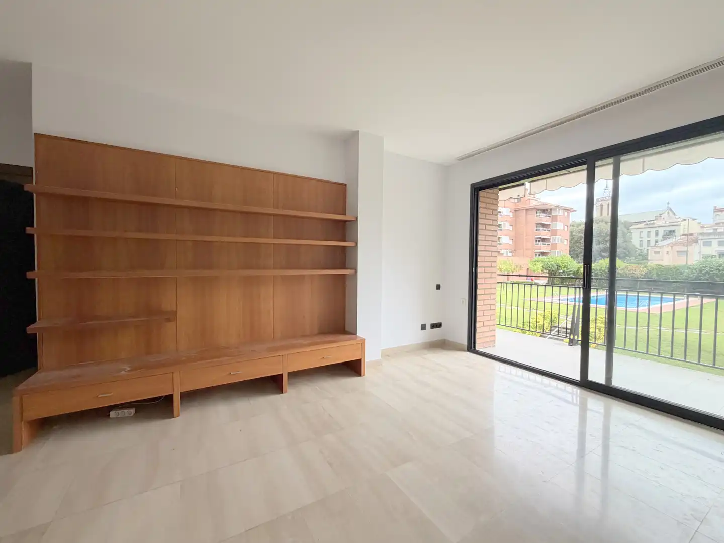 Flat for rent in Carrer Princesa, Instituts