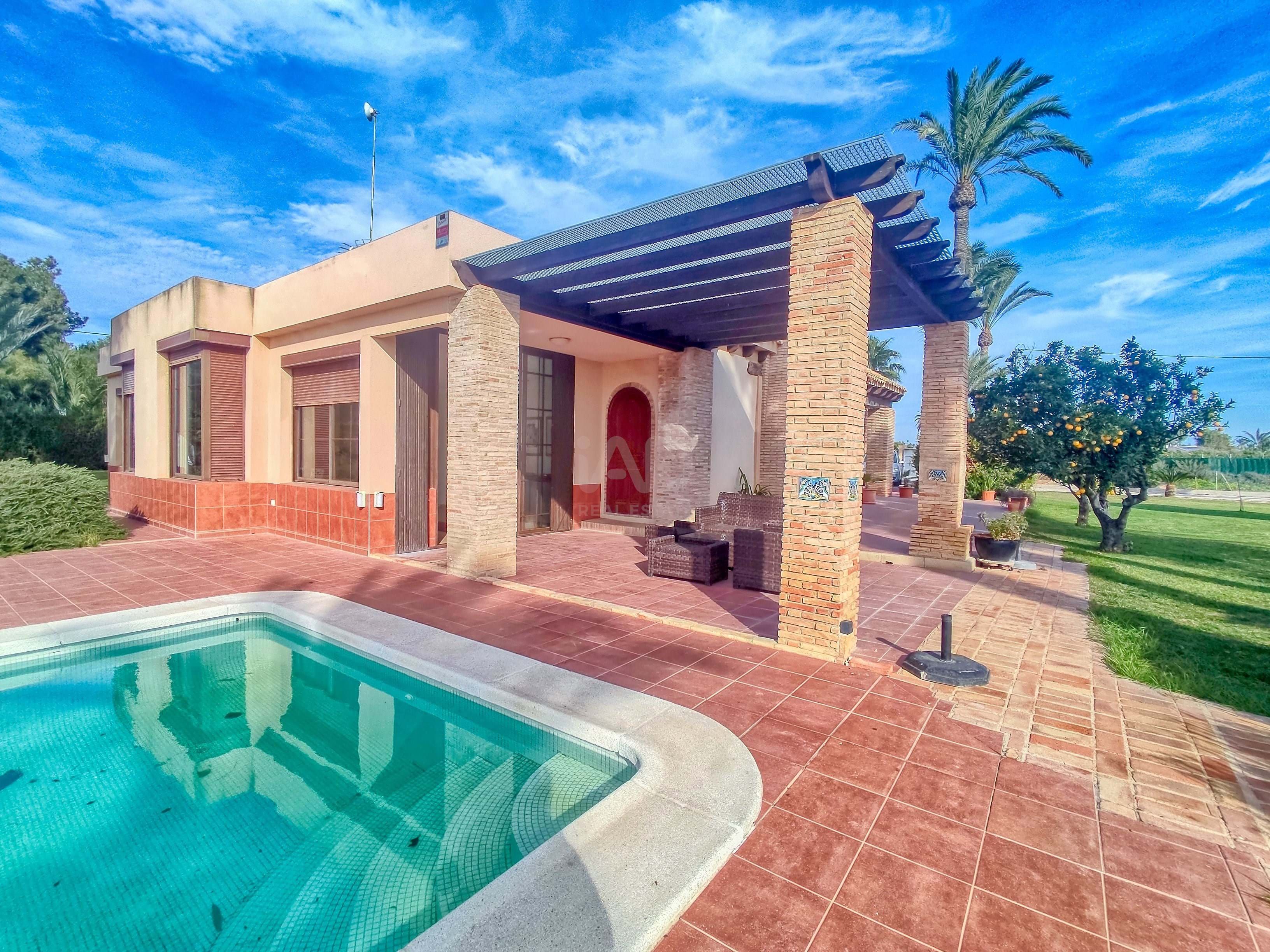 Piscina de Casa o xalet en venda en Elche / Elx amb Aire condicionat, Calefacció i Terrassa