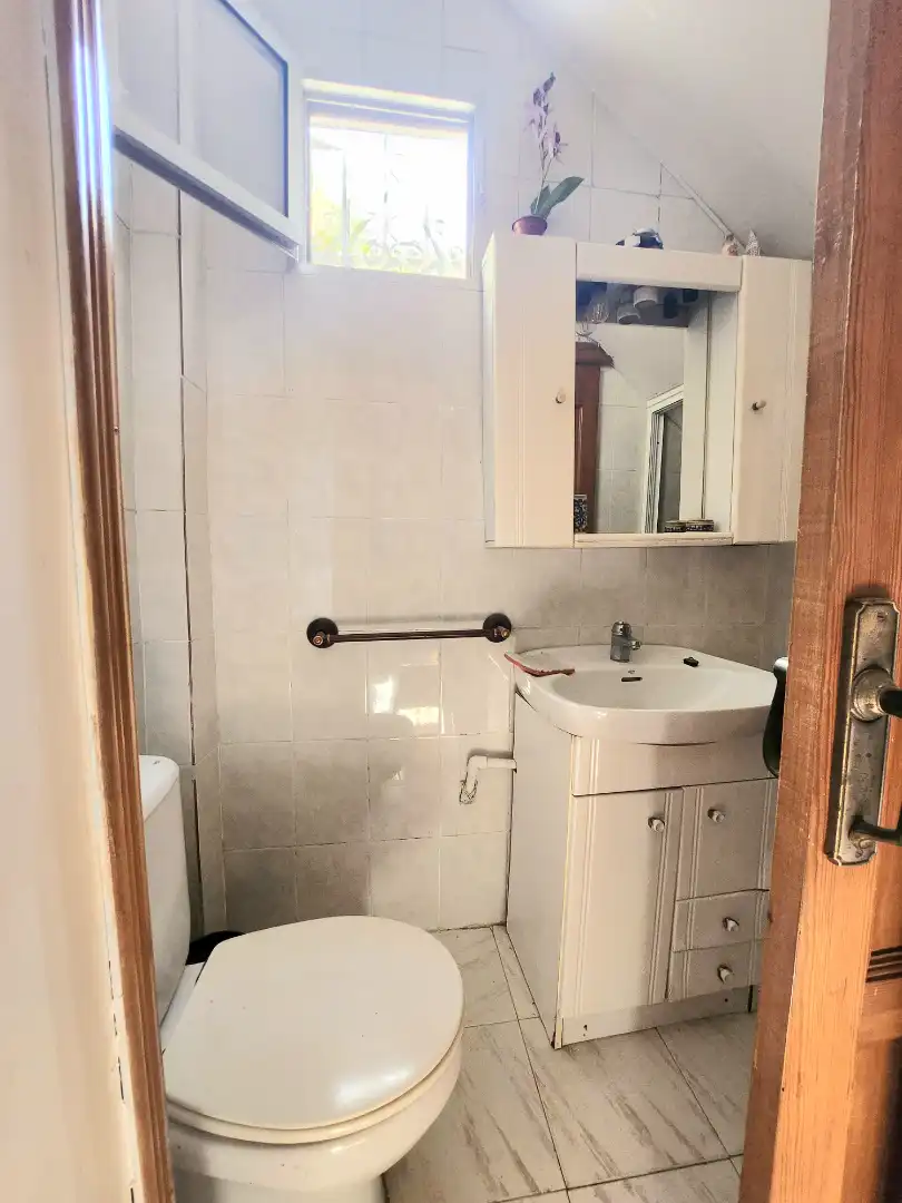 Badezimmer von Haus oder Chalet zum Verkauf in Alcalá de Guadaira mit Privatgarten, Terrasse und Abstellraum