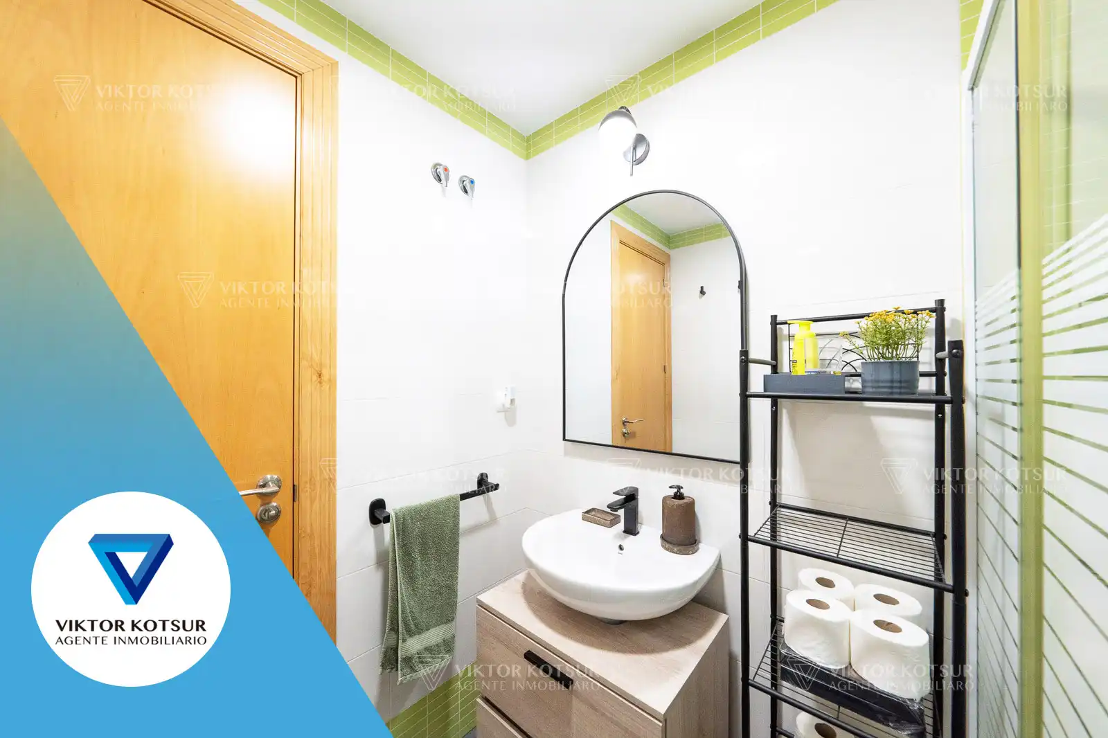 Bathroom of Flat for sale in Roquetas de Mar  with Air Conditioner, Terrace and Internet