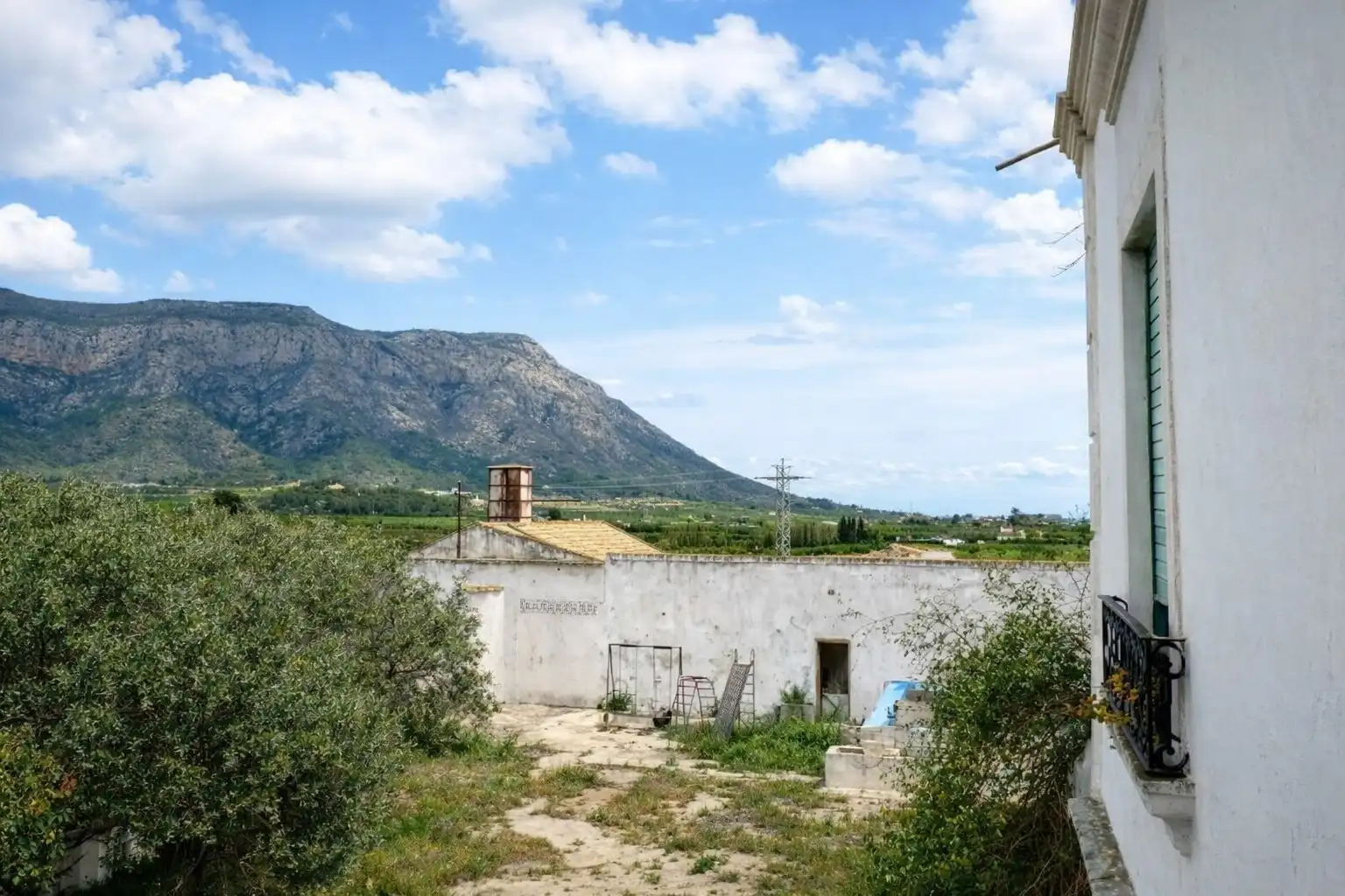 Vista exterior de Casa o xalet en venda en Benifairó de la Valldigna amb Calefacció, Jardí privat i Terrassa