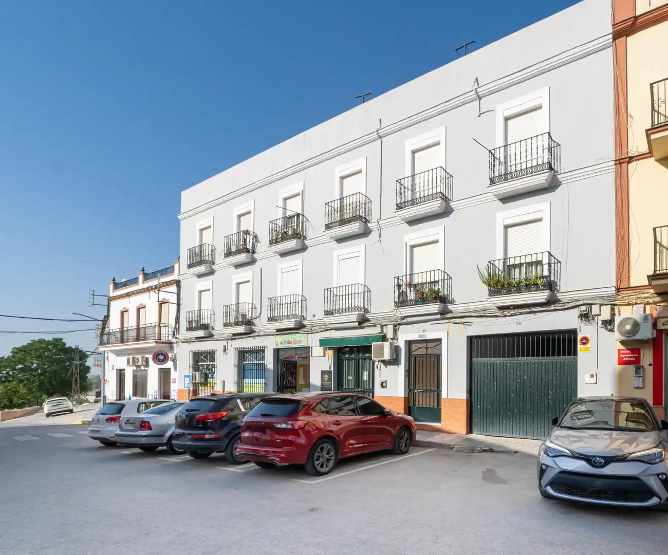 Vista exterior de Pis en venda en Cantillana amb Calefacció, Terrassa i Moblat
