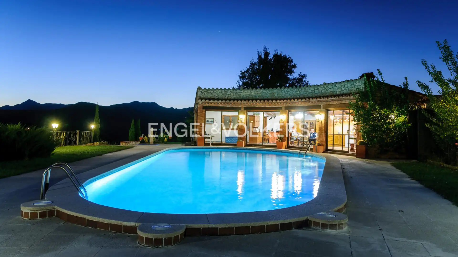 Piscina de Finca rústica en venta en Darnius con Aire acondicionado, Calefacción y Jardín privado