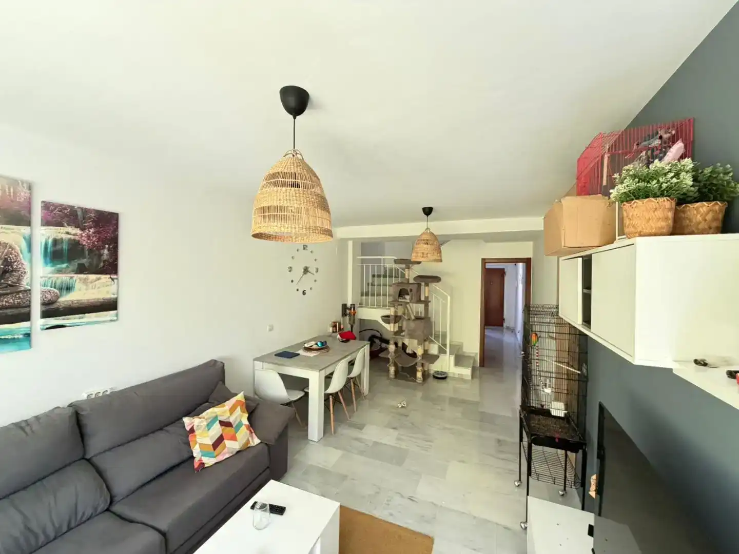Sala d'estar de Casa adosada en venda en Almuñécar amb Piscina i Balcó