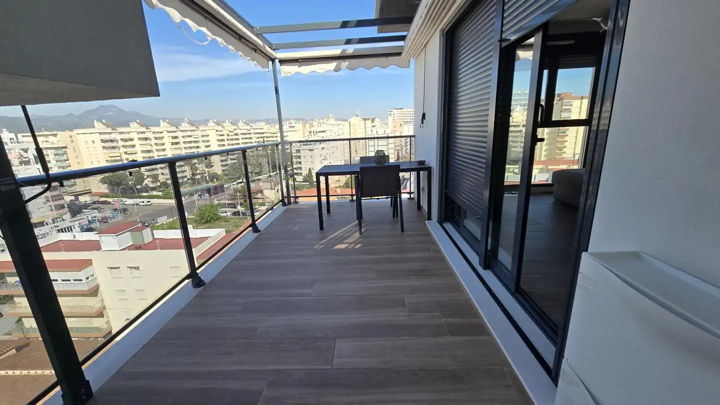 Terraza de Apartamento de alquiler en Gandia con Aire acondicionado, Calefacción y Piscina comunitaria