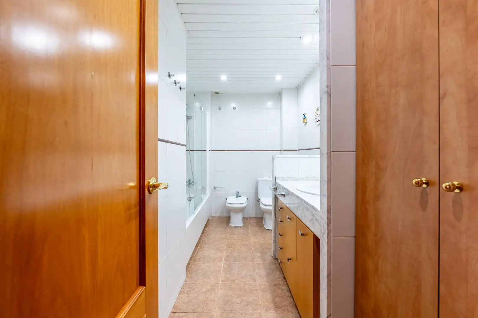 Baño de Casa o chalet en venta en Vallirana con Aire acondicionado, Calefacción y Jardín privado