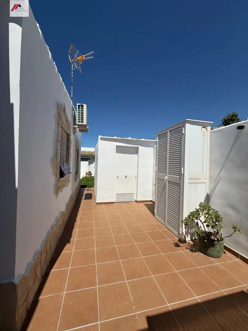 Terrassa de Casa o xalet en venda en El Puerto de Santa María amb Jardí privat, Piscina i Jacuzzi