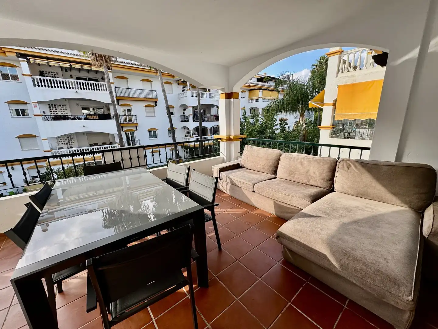 Terrassa de Apartament de lloguer en Marbella amb Aire condicionat, Moblat i Piscina comunitària