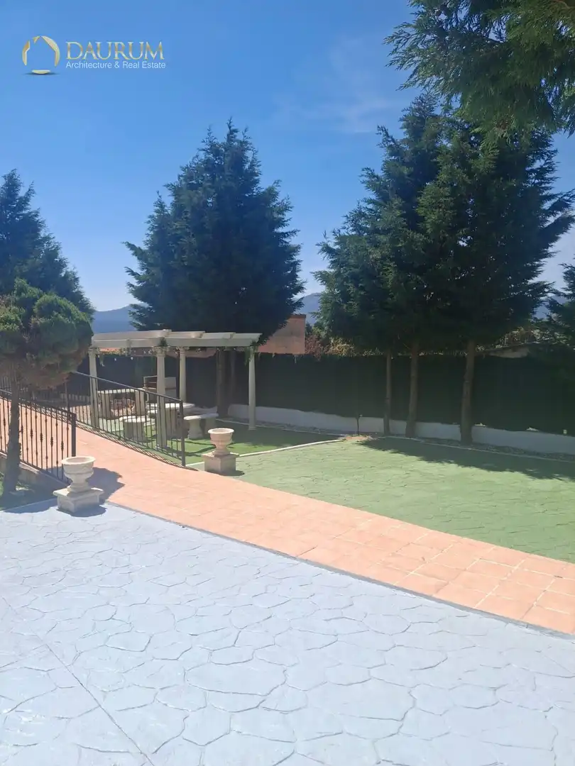 Jardín de Casa o chalet en venta en El Espinar con Aire acondicionado, Calefacción y Trastero