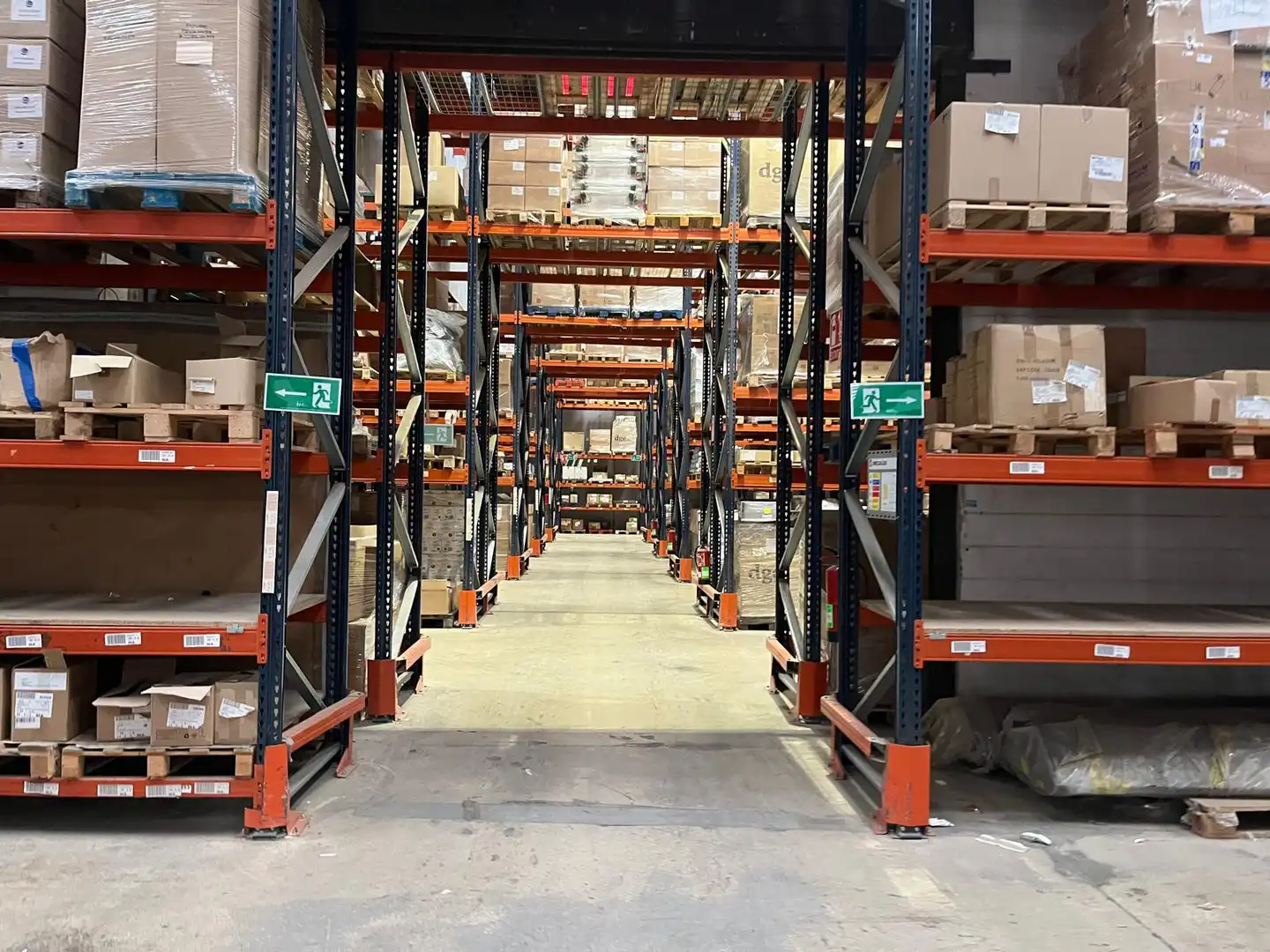 Nave industrial de alquiler en Cornellà de Llobregat con Calefacción y Alarma