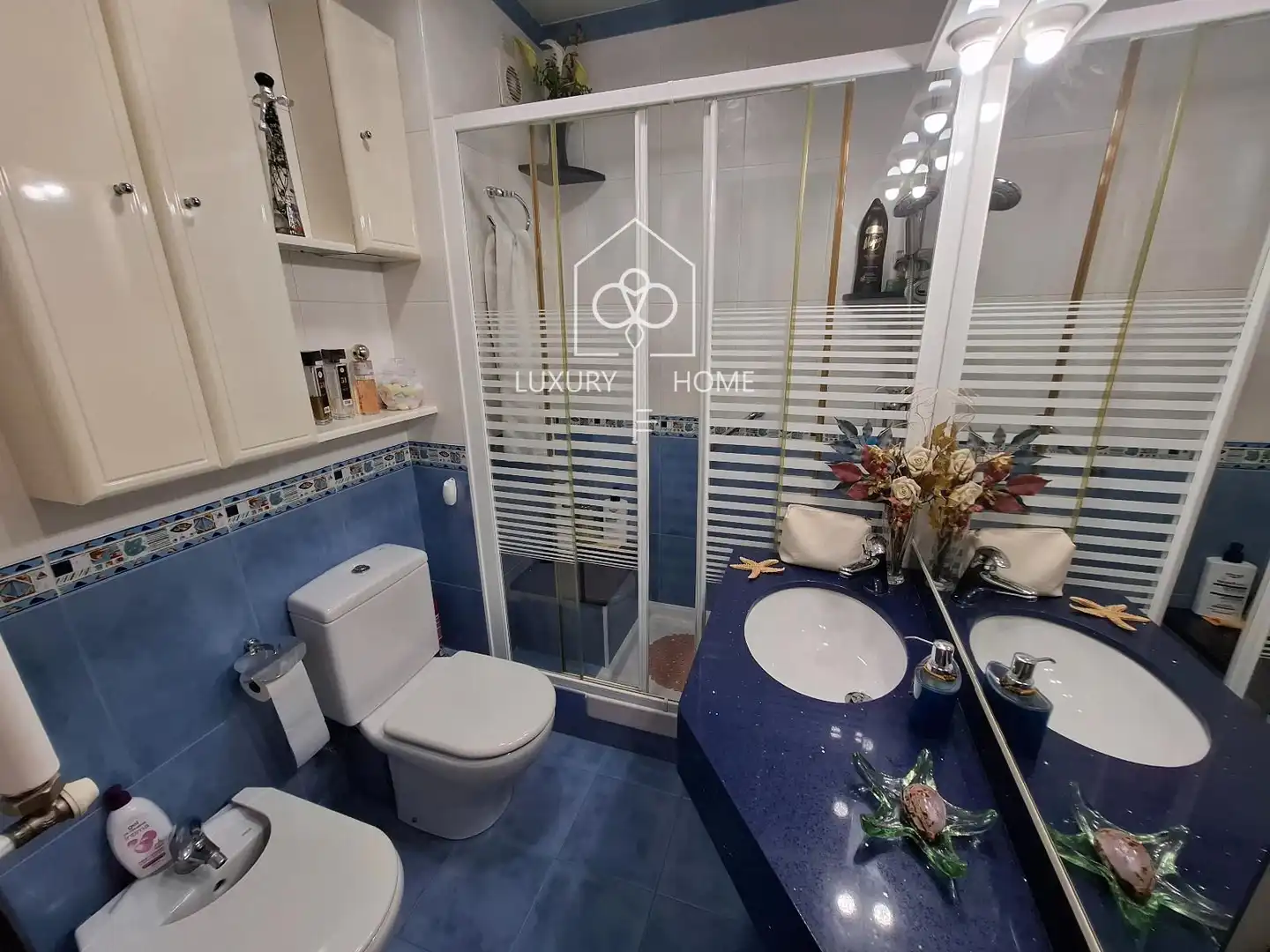 Baño de Ático en venta en L'Hospitalet de Llobregat con Aire acondicionado, Calefacción y Parquet