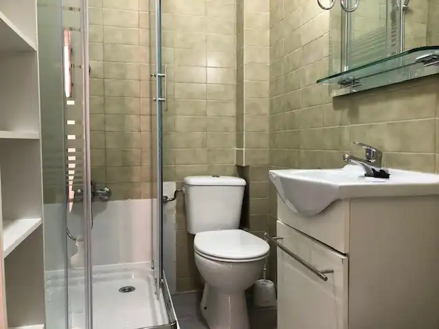 Bathroom of Apartments for sale in Madrid  with Heating, Furnished and Washing machine