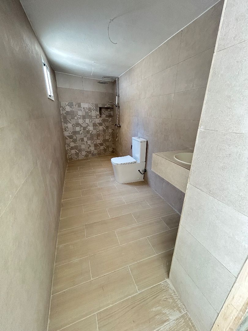 Bany de Local en venda en  Valencia Capital amb Terrassa
