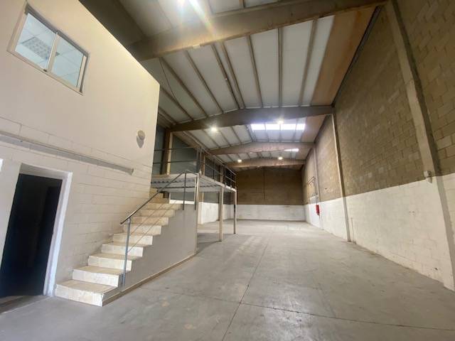 Nave industrial en Alquiler en Carrer Empordà, 25 en Santa Perpètua de Mogoda