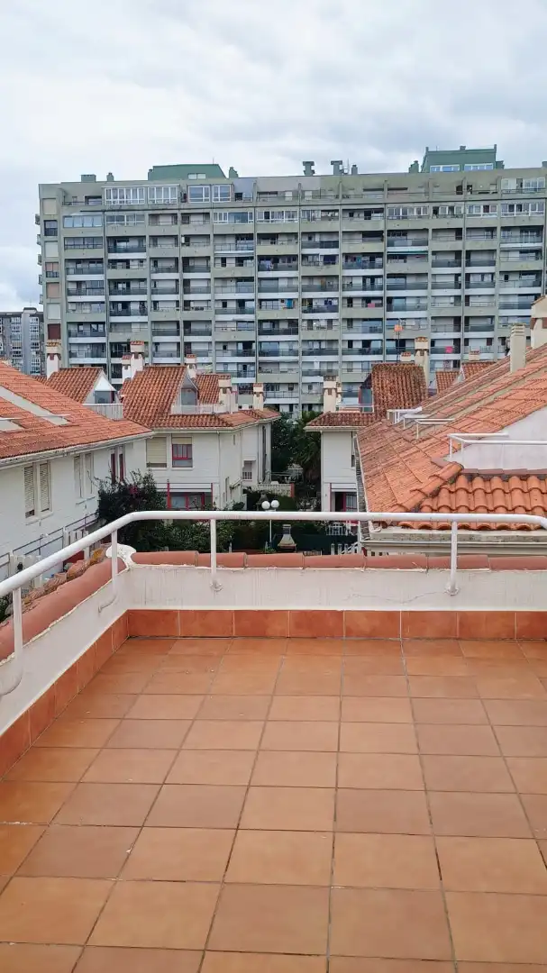 Vista exterior de Casa o chalet en venta en Laredo con Calefacción, Jardín privado y Terraza