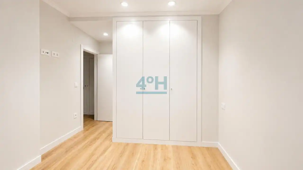 Habitación de Apartamento en venta en Ourense Capital  con Calefacción y Balcón