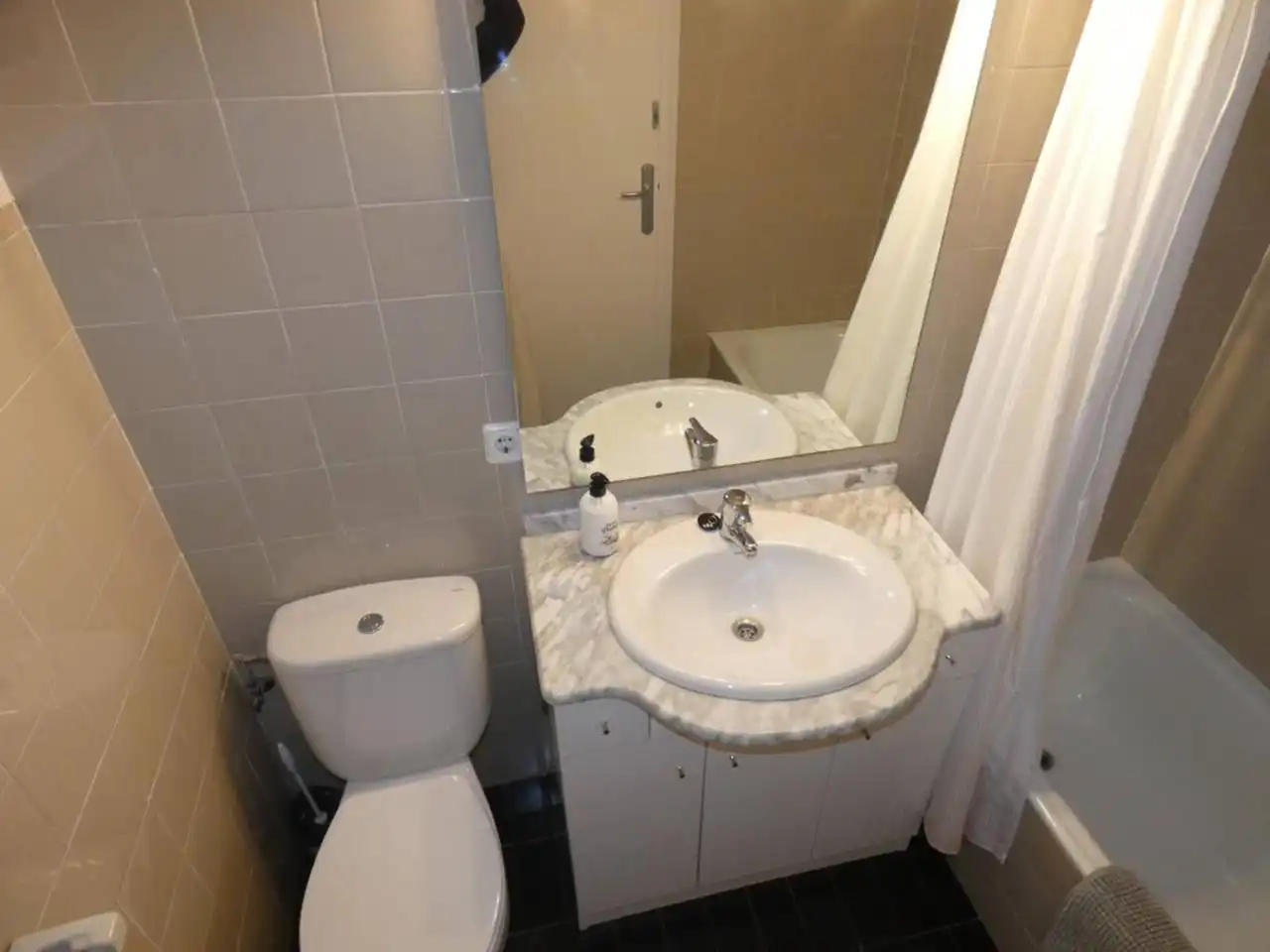 Bathroom of Flat for sale in Sant Feliu de Guíxols  with Terrace and Community pool