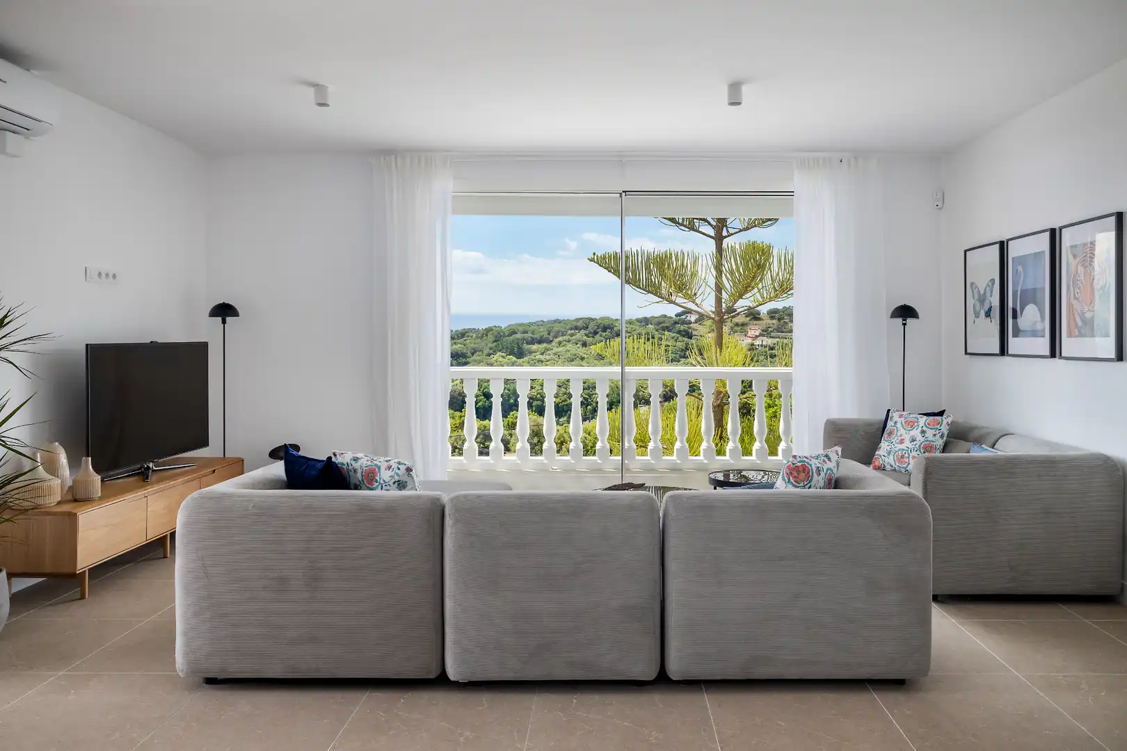 Sala d'estar de Casa o xalet en venda en Sant Cebrià de Vallalta amb Aire condicionat, Calefacció i Jardí privat