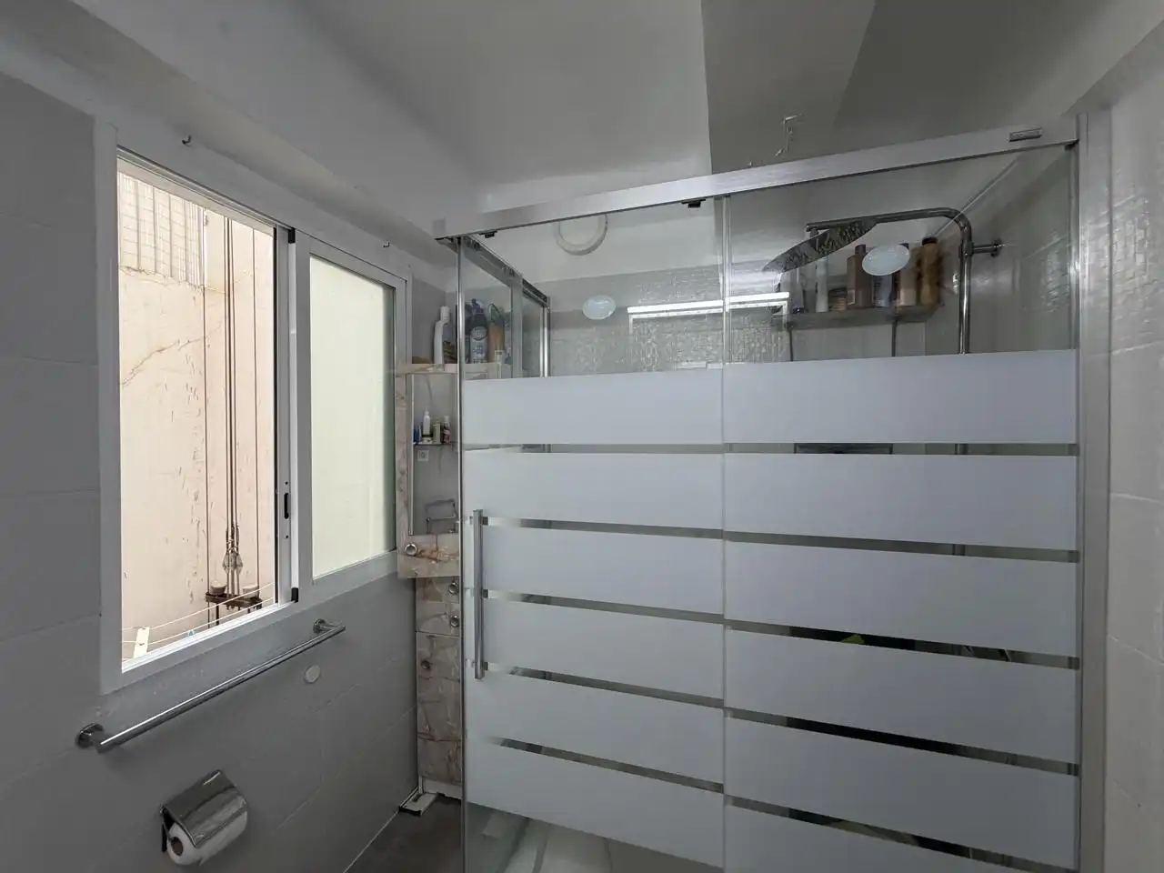 Bathroom of Flat for share in Alicante / Alacant  with Furnished