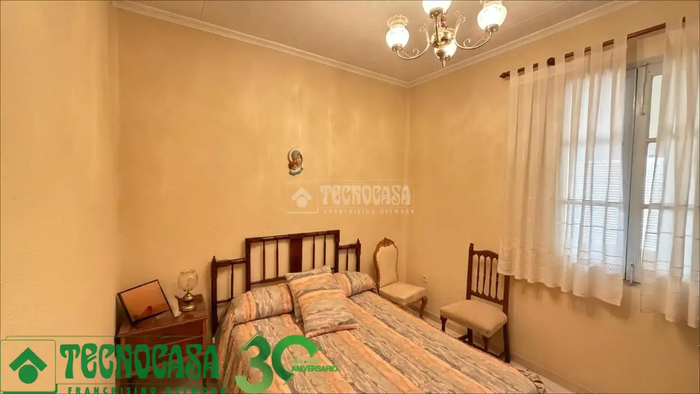 Habitación de Casa adosada en venta en Alcázar de San Juan con Jardín privado y Balcón