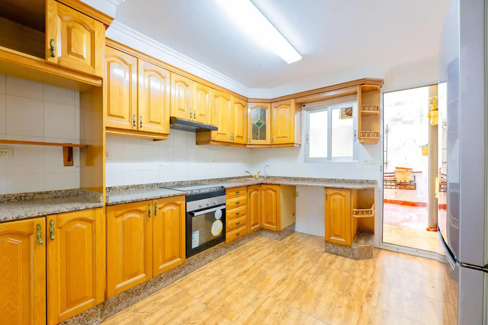 Kitchen of Flat for sale in Alboraya  with Air Conditioner and Alarm