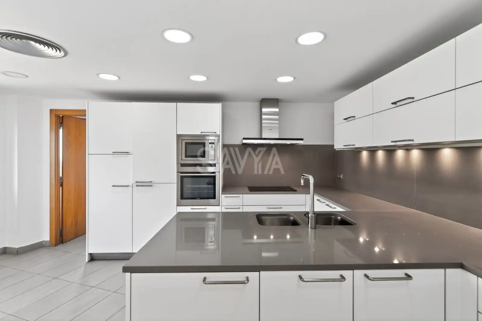 Cocina de Casa o chalet en venta en Barcelona con Aire acondicionado, Terraza y Trastero
