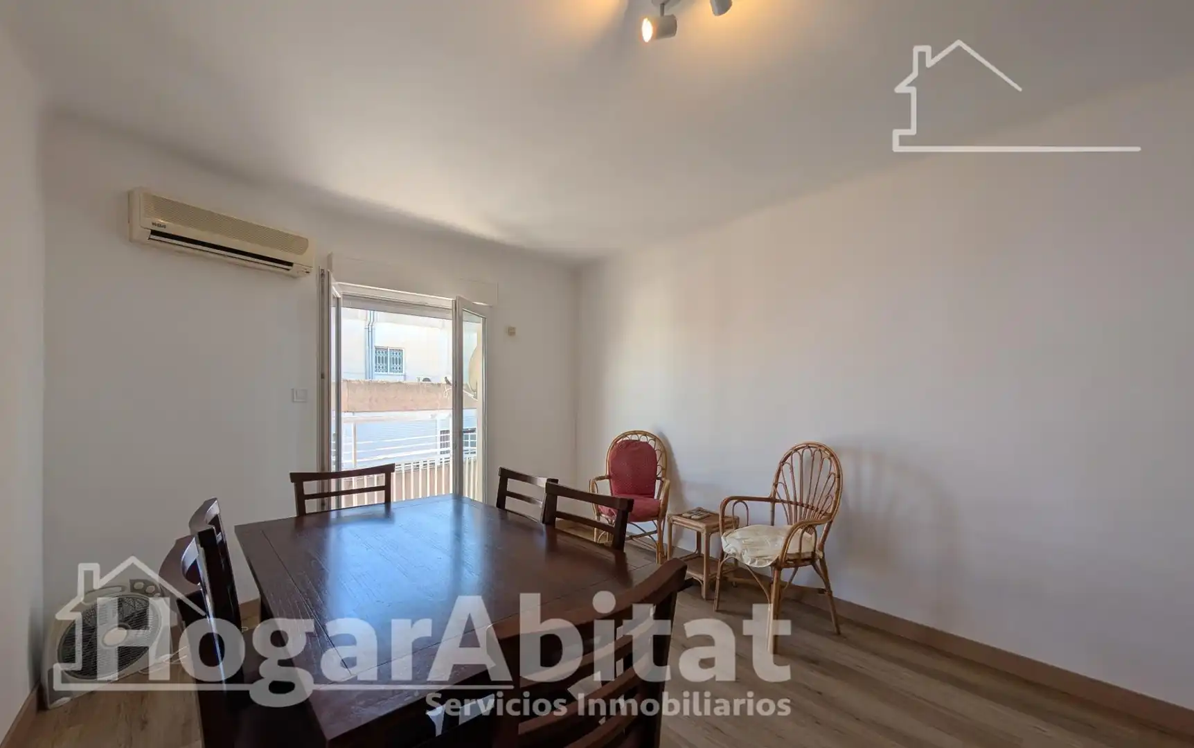 Sala d'estar de Pis en venda en Alicante / Alacant amb Aire condicionat, Calefacció i Moblat