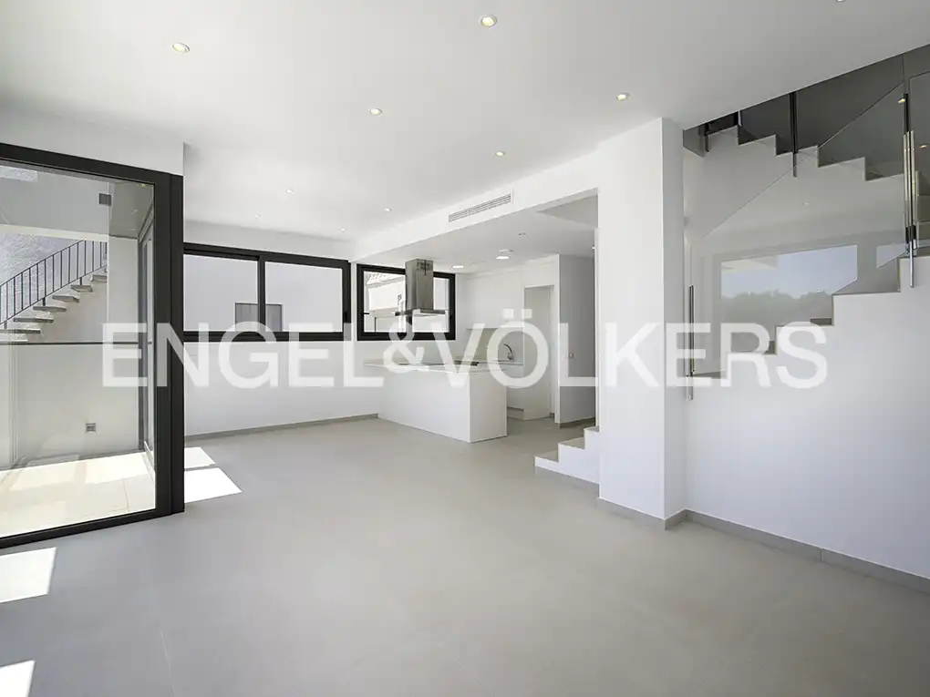 Sala d'estar de Casa adosada en venda en Empuriabrava amb Aire condicionat, Jardí privat i Terrassa