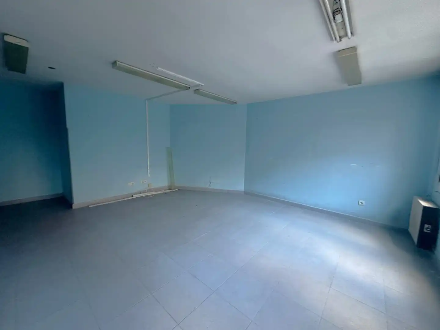 Local en venta en Avilés - Avenida San Agustín, El Carbayedo - El Quirinal