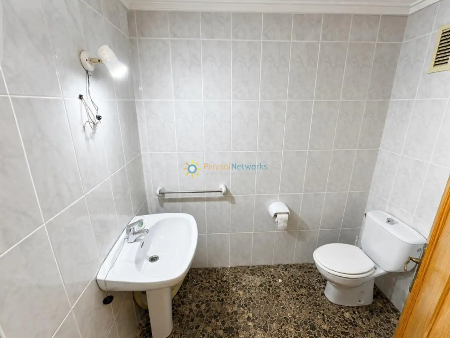 Bathroom of Flat for sale in Oliva  with Air Conditioner and Balcony