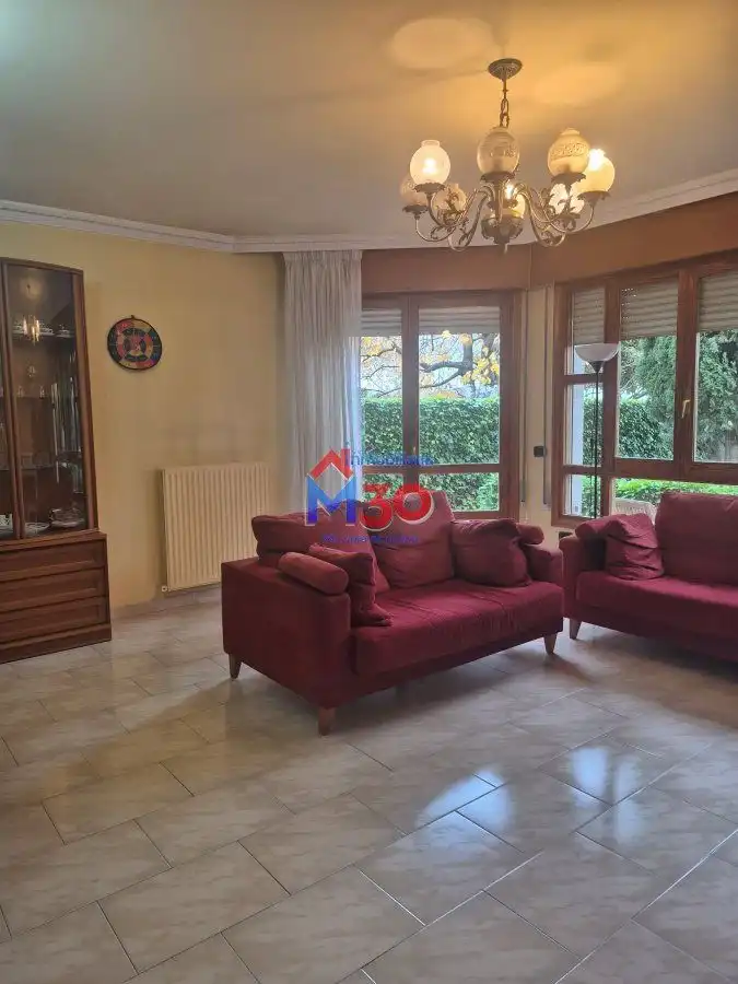 Sala d'estar de Casa o xalet en venda en Miranda de Ebro amb Calefacció i Piscina