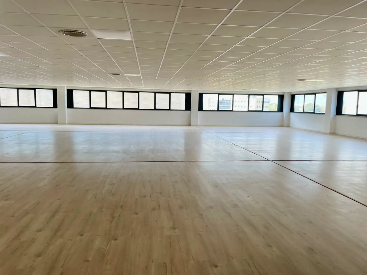 Oficina de alquiler en El Prat de Llobregat con Aire acondicionado, Calefacción y Alarma