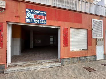 Baixos en venda a Calle Tallo